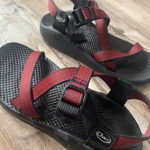 Chaco’s, red